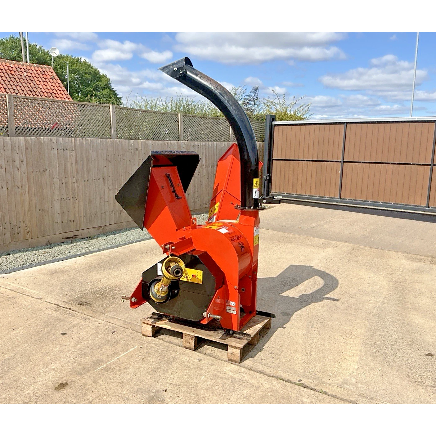 BEARCAT 73554 5 INCH PTO POWERED WOOD CHIPPER TO SUIT COMPACT TRACTOR